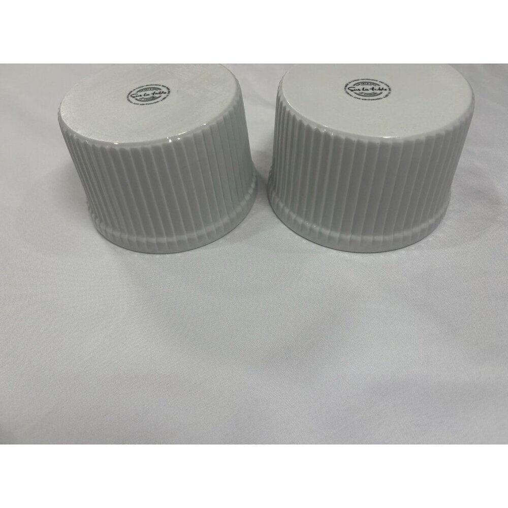 Lot of 2 Sur La Table Porcelain Round Soufflé Dishes Ramekin Ribbed White 8 Oz - Picture 4 of 5